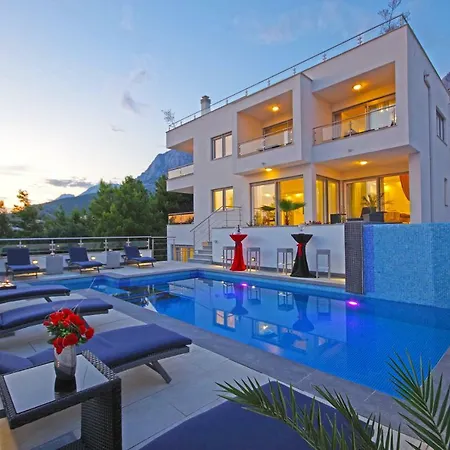 Guest house Inis 4*