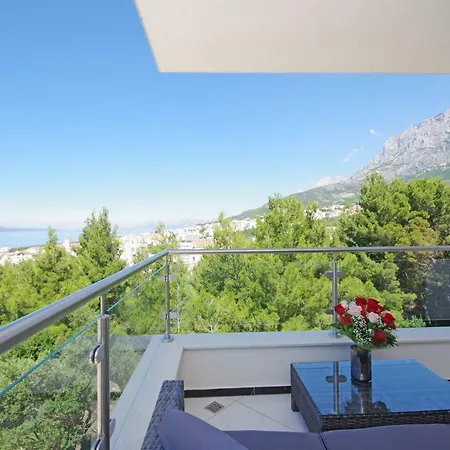 Inis * Makarska
