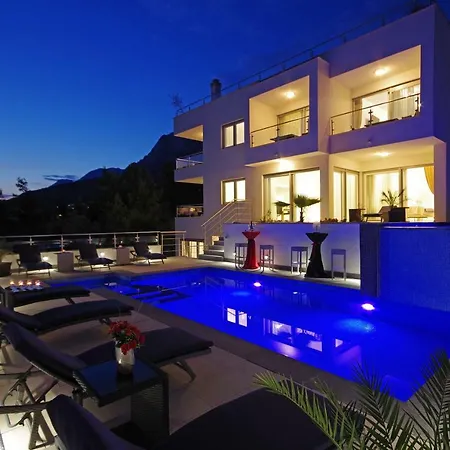 Inis 게스트하우스 4*