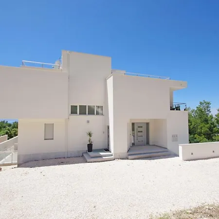 Pensión Inis Makarska