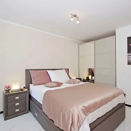 Inis Pensión Makarska