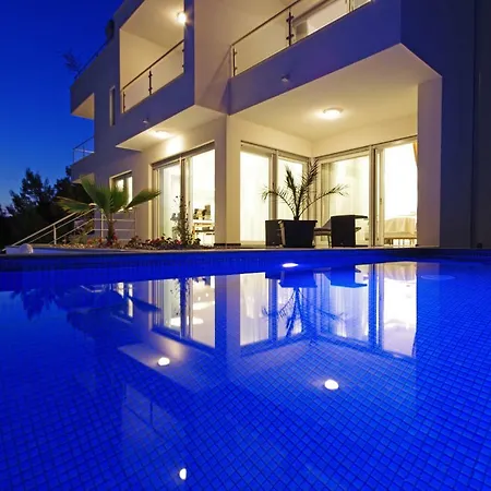 Pensión Inis Makarska